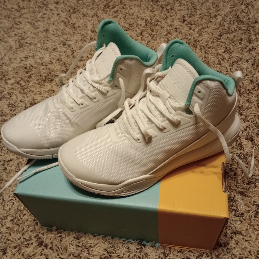 Women's Moolah Phantom Court Shoes.  Size 5.